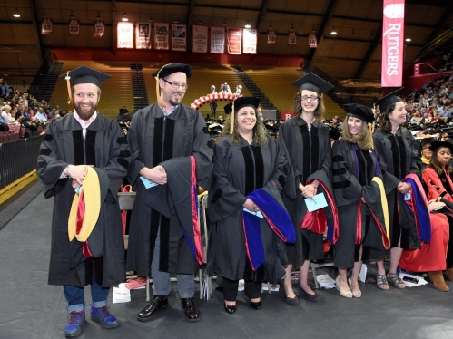 stock_russw_phd-students-graduation-standing-crowd